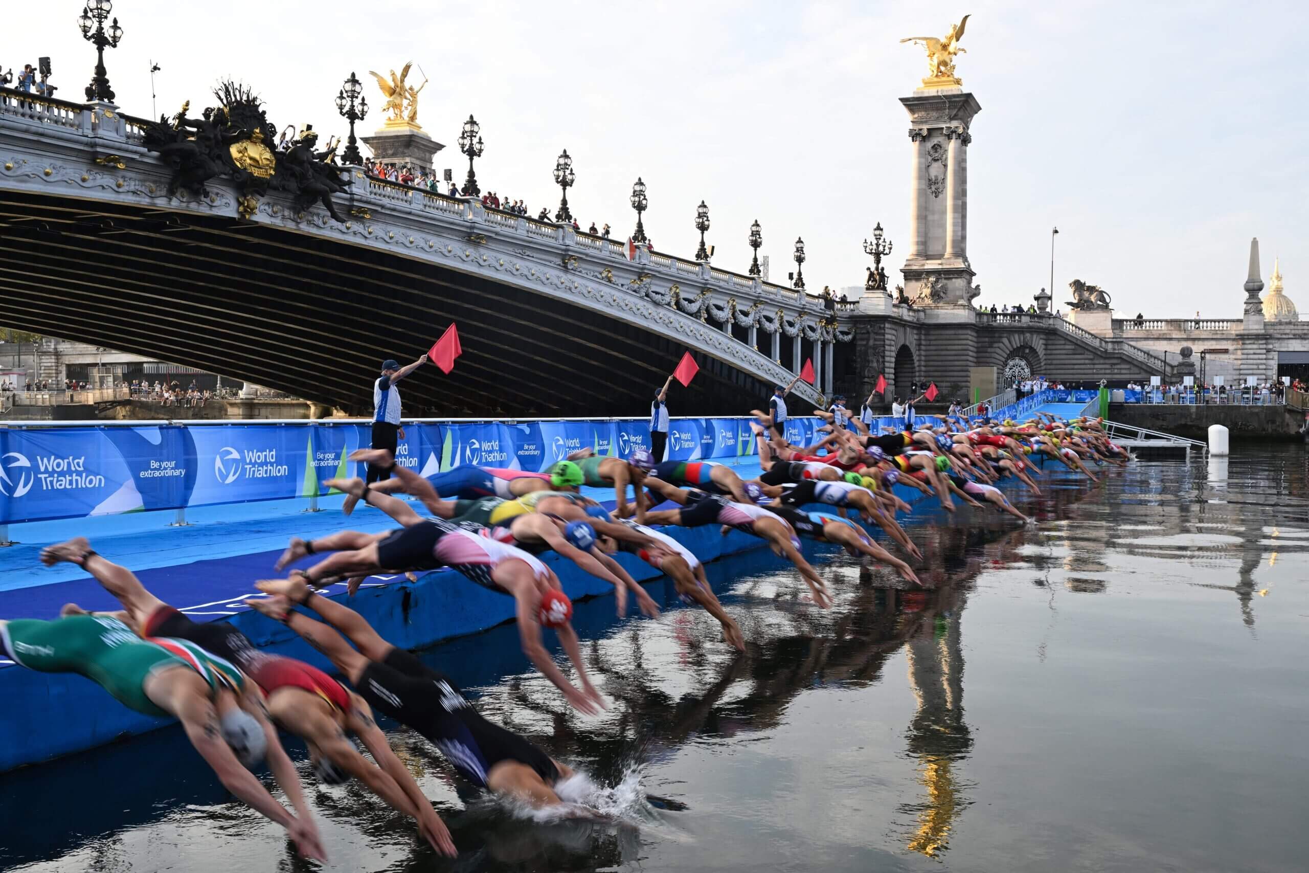 Olympic triathlon test in the Seine